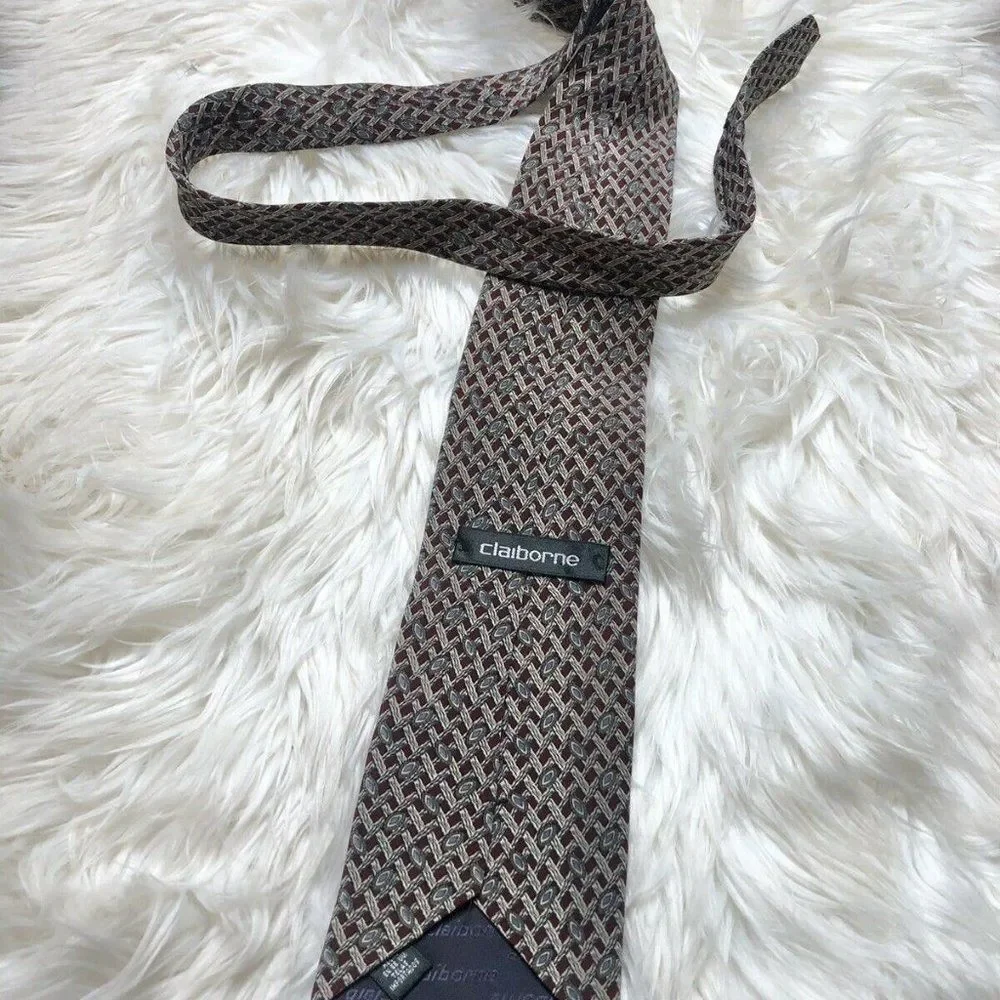 Claiborne Men's Gold and Maroon Patterned Tie